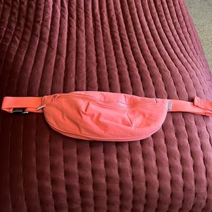 Athleta Kinetic waist bag